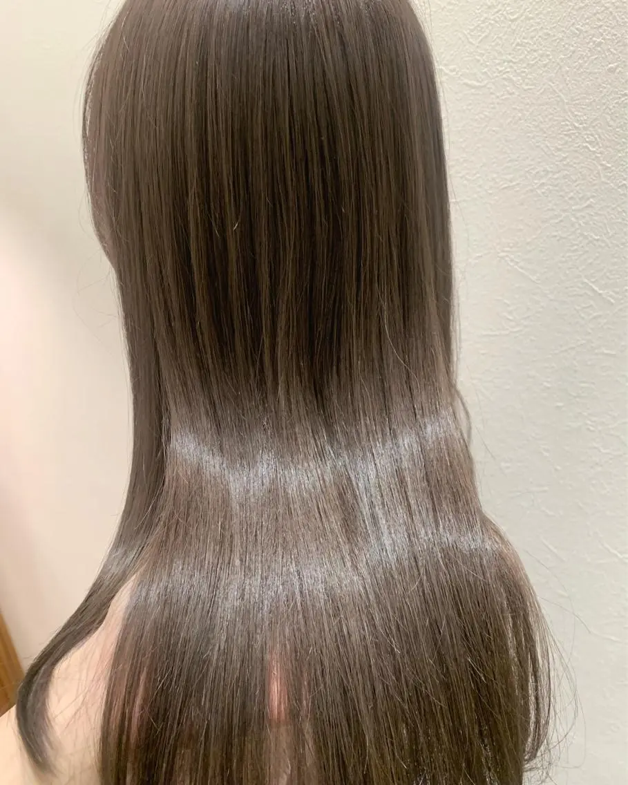 ロング カラー ブリーチ グレージュ hubhair レイヤー/透明感のヘアスタイル
