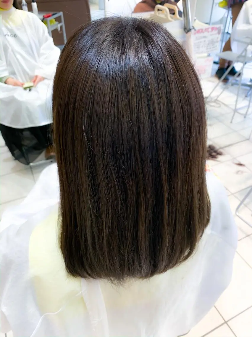 セミロング カラー 地毛風ストレート/ 髪質改善/榎本流行のヘアスタイル