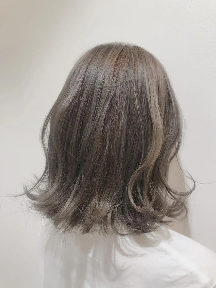 ミディアム カラー ベージュカラー 透明感カラー 由比藤理子 ブリーチカラー🌈のヘアスタイル