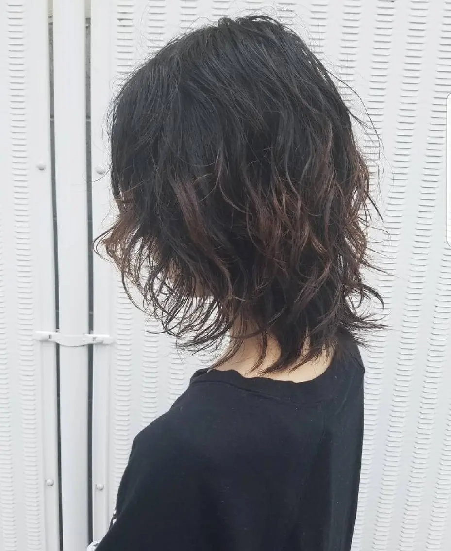ミディアム パーマ ミディアムパーマ ウルフカット 🙃 透明感カラー/ボブのヘアスタイル