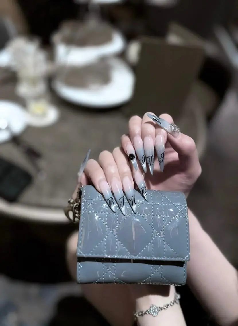 ネイル アートネイル ジェルネイル 韓国ネイル ロングネイル 持ち込み ハンドネイル Chiee Bling.Nailのネイルデザイン
