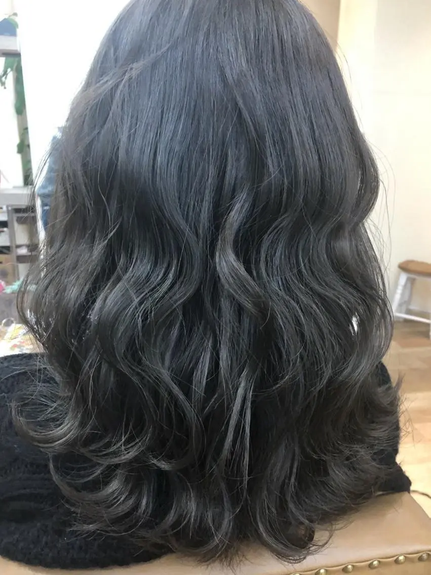 ヘアアレンジ セミロング カラー ハイライトカラー ラベンダーカラー ラベンダーグレー ハイライト hase _のヘアスタイル