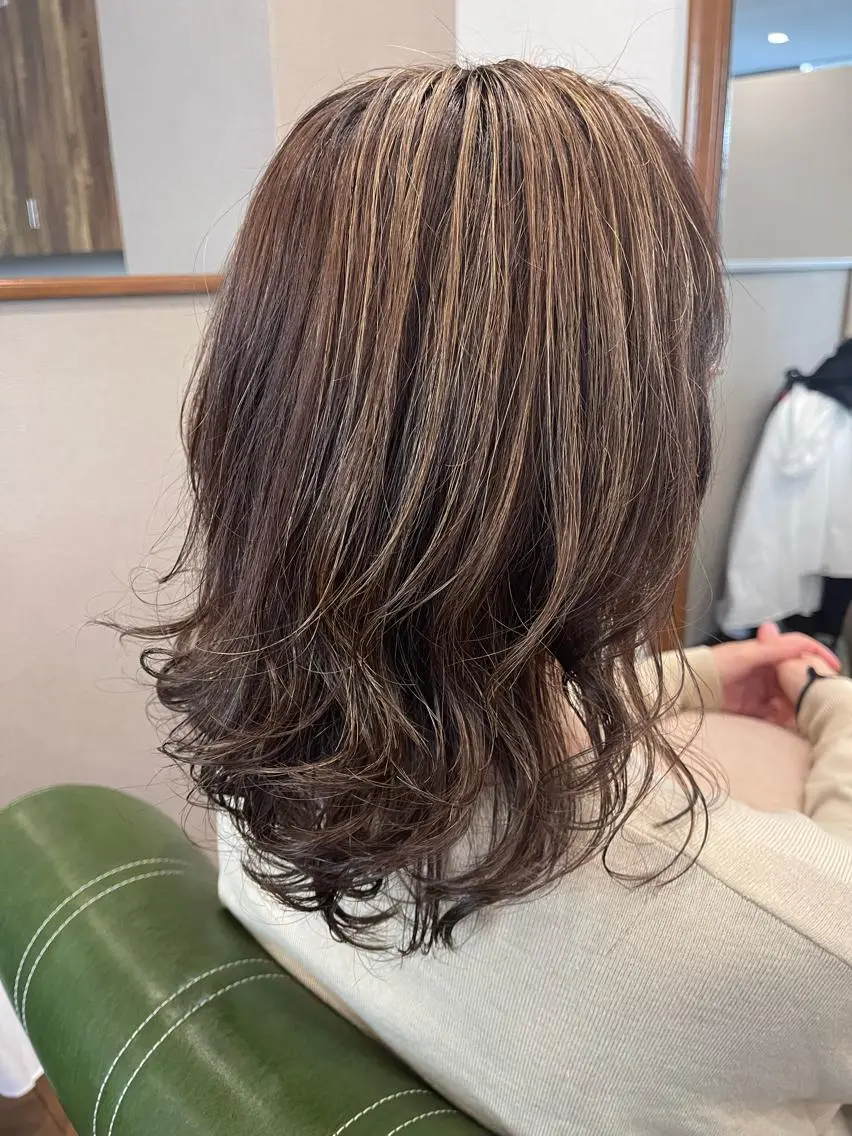 セミロング ハイライト 髪質改善/カラー 🖤‎🤍川島のヘアスタイル