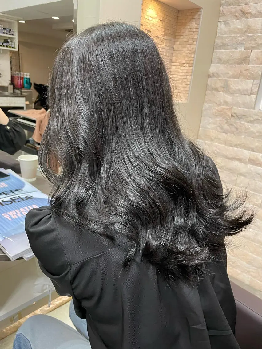 ロング カラー ヘアカラー トリートメント 平 ちひろのヘアスタイル