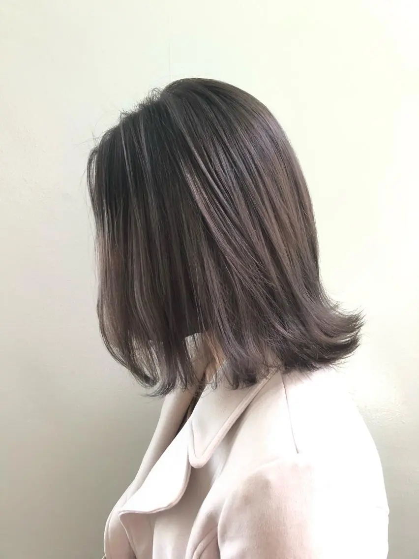 ショート カラー ブリーチ ダークグレー ダークグレージュ グレージュ ベイリコルド　アトリ 店長　宮城一真のヘアスタイル