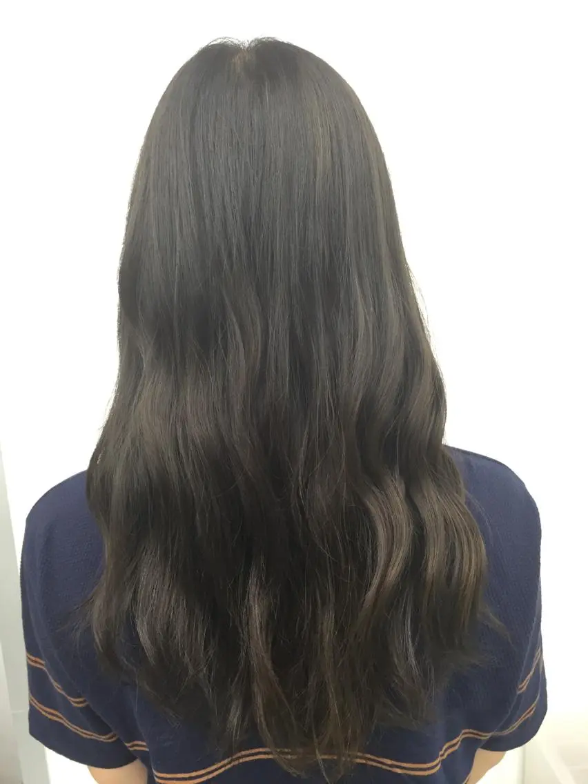 ロング カラー グレージュ 岩崎 裕司のヘアスタイル