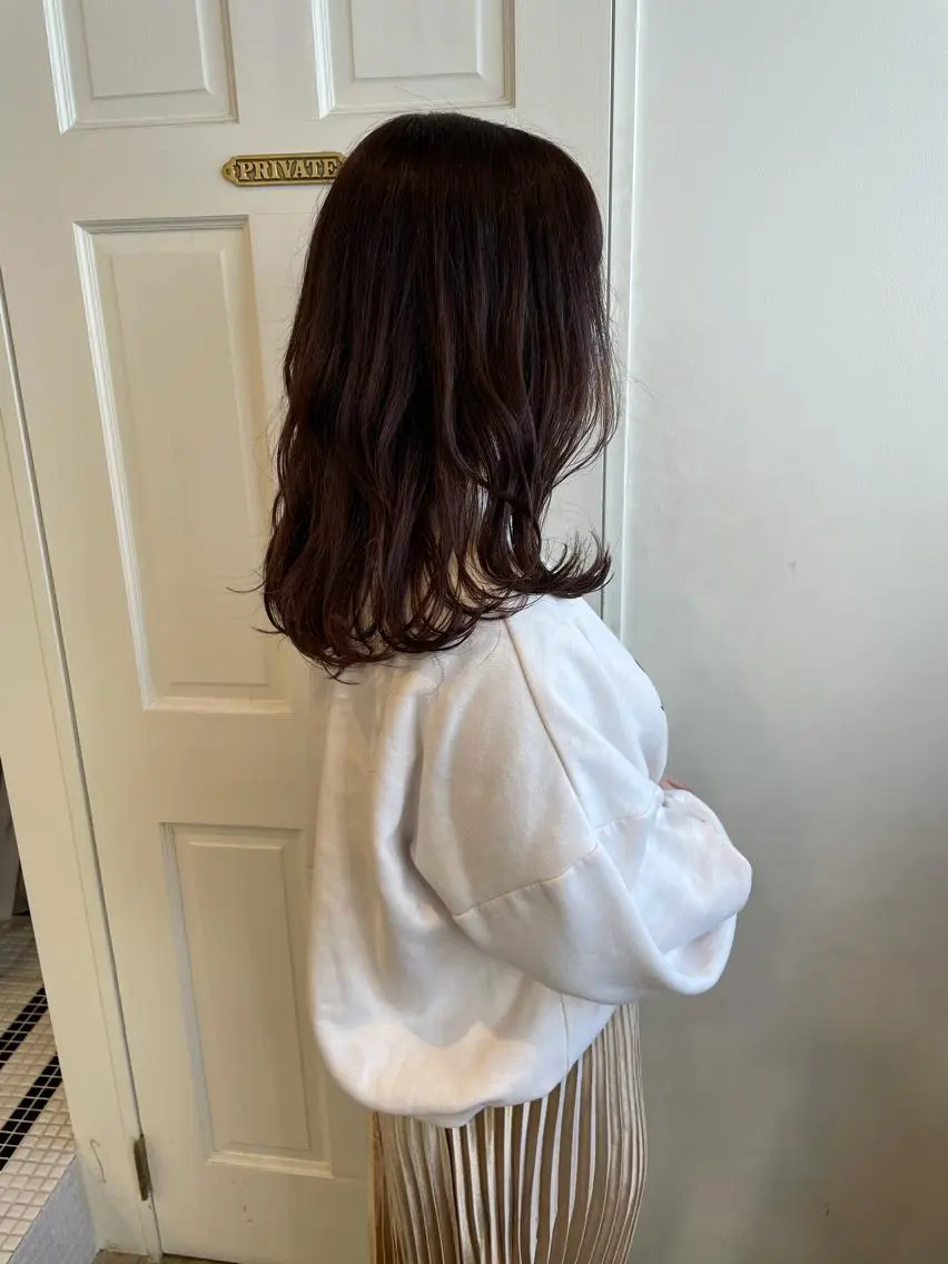 ミディアム カラー カット ヘアカラー トリートメント MIOベージュカラー 柔らかいカラーのヘアスタイル