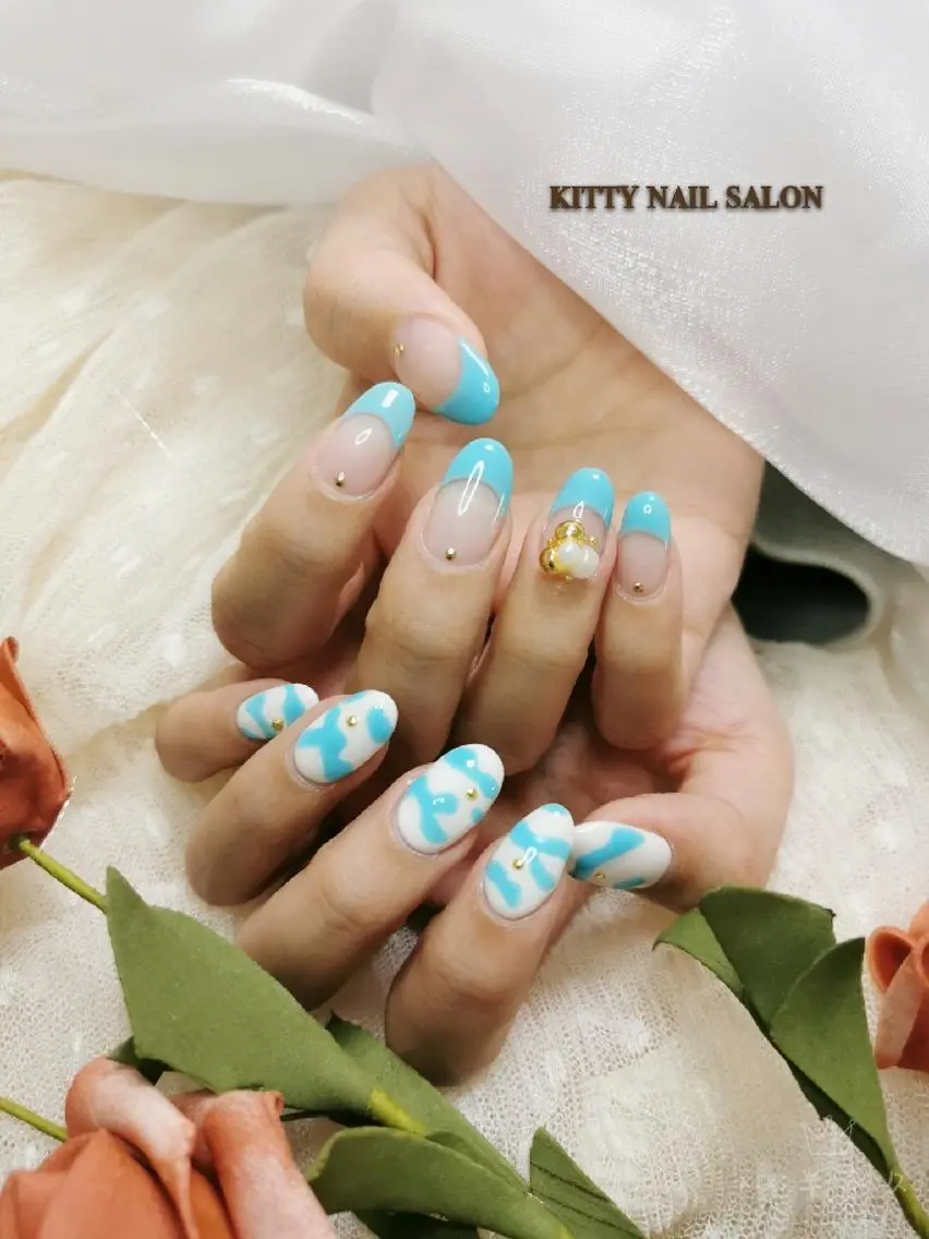ネイル ストーンネイル kitty nail salonのネイルデザイン