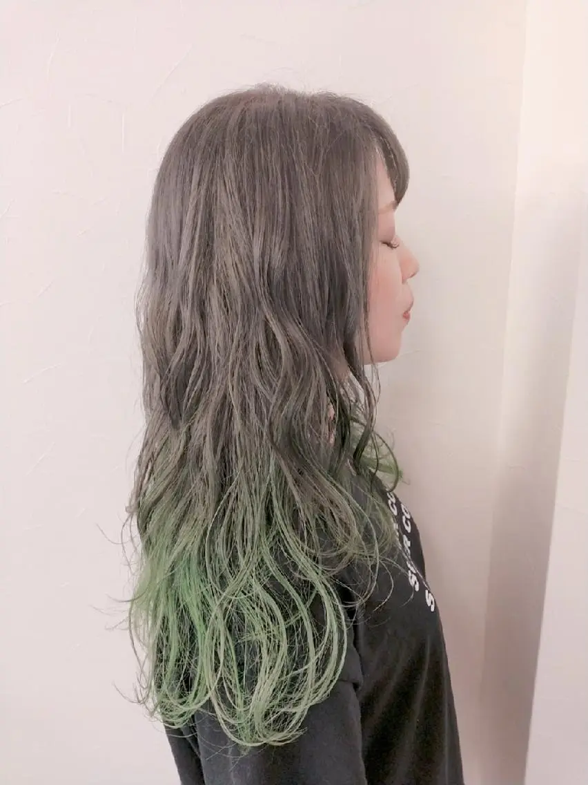 ロング カラー アディクシーカラー バレイヤージュ ブリーチ ダークグレー ダブルカラー ブリーチの神 KYONのその他イメージ