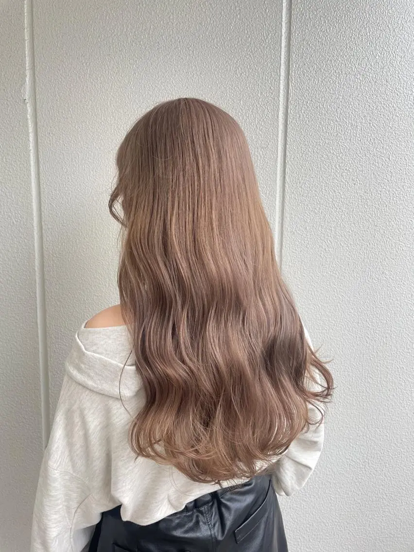 ロング カラー ヘアアレンジ ベージュカラー ミルクティーベージュ ヘアカラー トリートメント ヘッドスパ ヘアセット 艶カラー✨縮毛矯正✨ 翁長孝輔のヘアスタイル