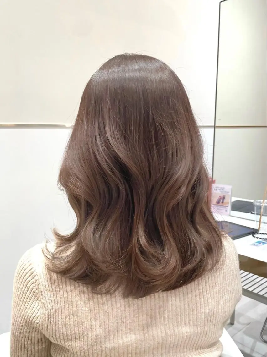 セミロング カラー ヘアアレンジ 🤎小顔レイヤー /ベージュ🤎友香のヘアスタイル