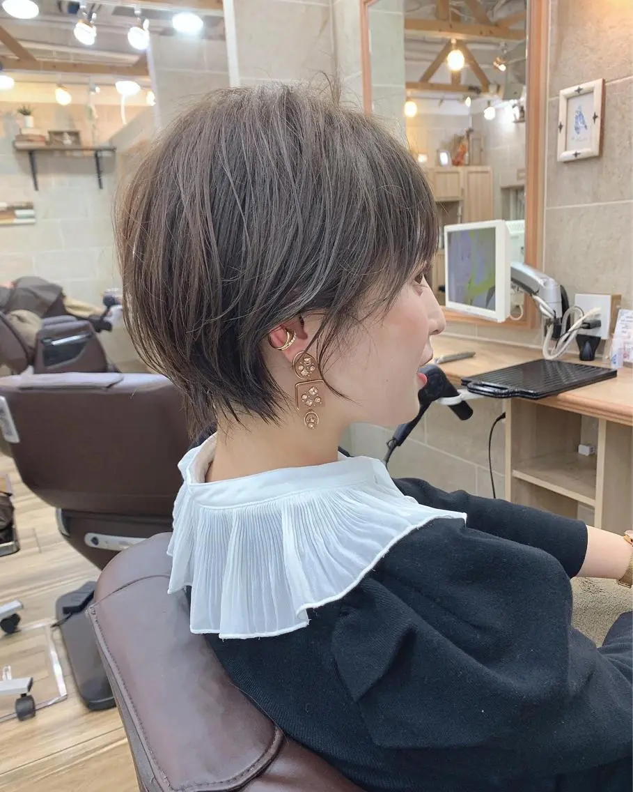 ショート カラー ベージュカラー オリーブベージュ ショートヘア カット ヘアカラー トリートメント 平尾 拓也のヘアスタイル