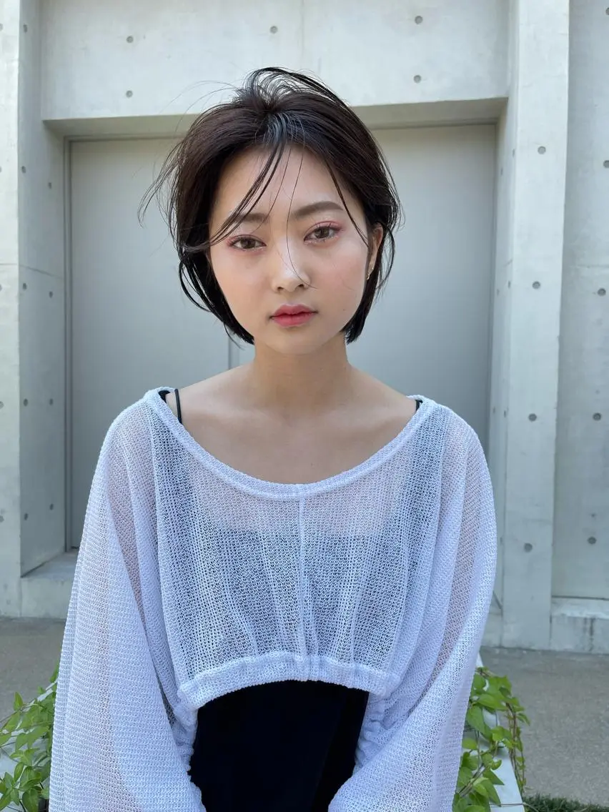 ショート 顔まわりレイヤー デザインカットのヘアスタイル