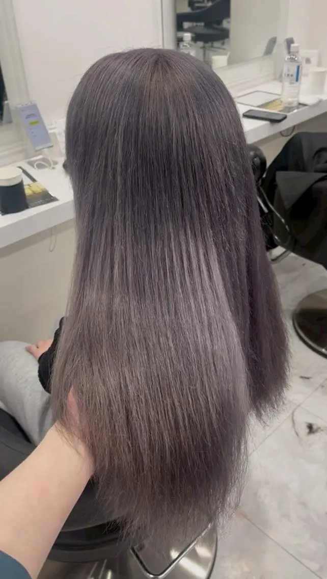 カラー トレンド透明感🤎 秋っぽカラー🧺🫧のヘアスタイル