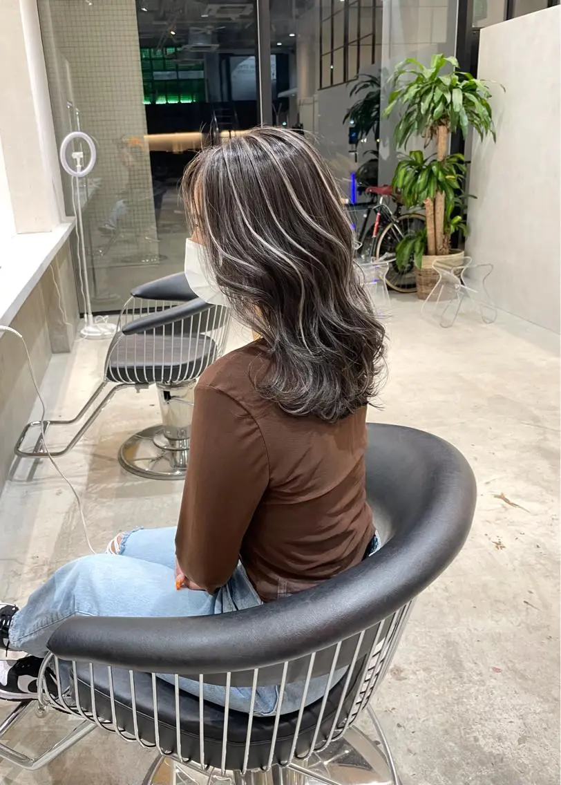 セミロング カラー DEAN ISLA 海外風ヘアサロンのヘアスタイル