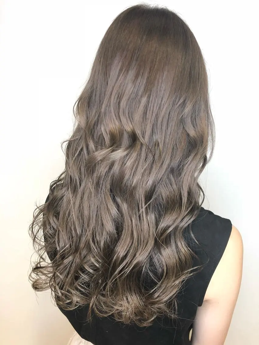 ロング カット ヘアカラー トリートメント 松佐 ゆかりのヘアスタイル