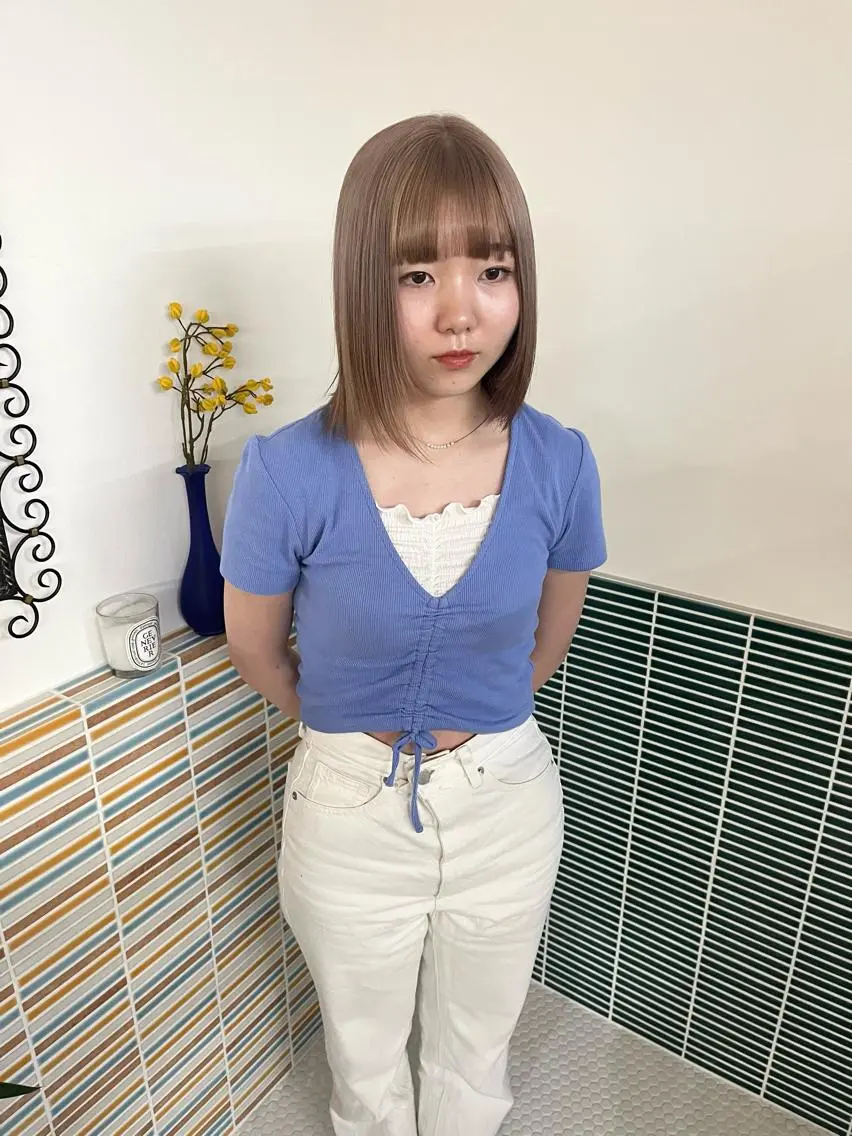 ミディアム カラー ベージュカラー ブリーチ ミルクティーベージュ ヘアカラー トリートメント 🩷ハイトーン透明感 レイヤー🩷ユリカのヘアスタイル