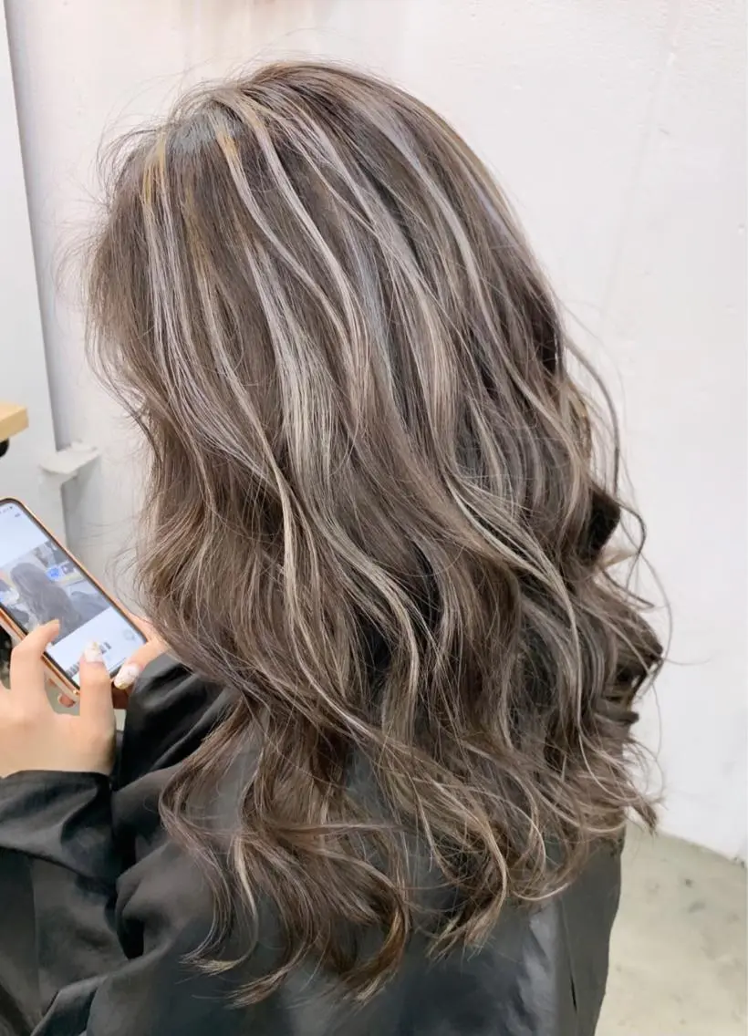 セミロング カラー ヘアアレンジ ネイル マツエク・マツパ ハイライトカラー ハイライト ヘアカラー ブリーチ特化 / share 元太のヘアスタイル