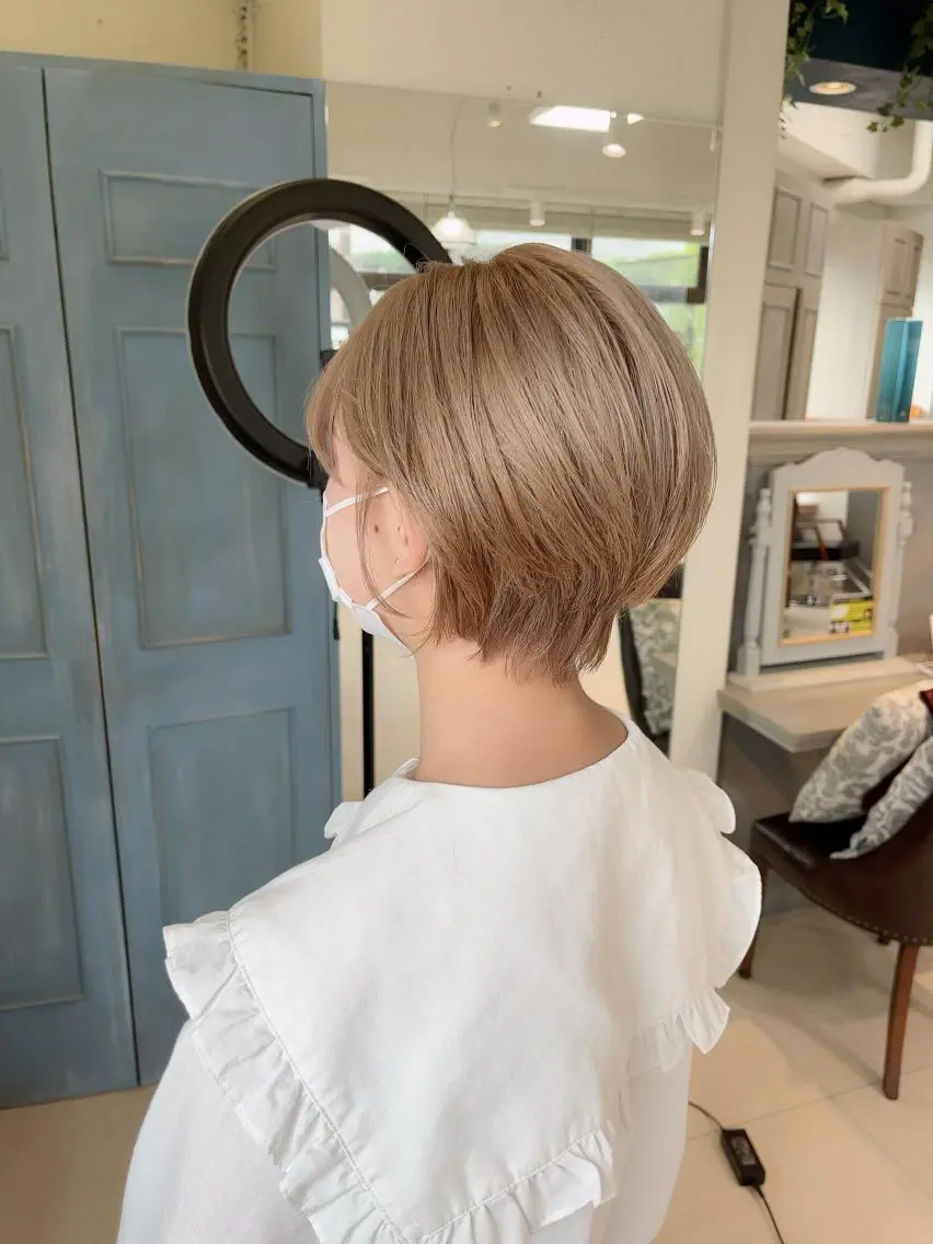 ショート カラー 透明感ハイトーン🦄 キラ🌈のヘアスタイル