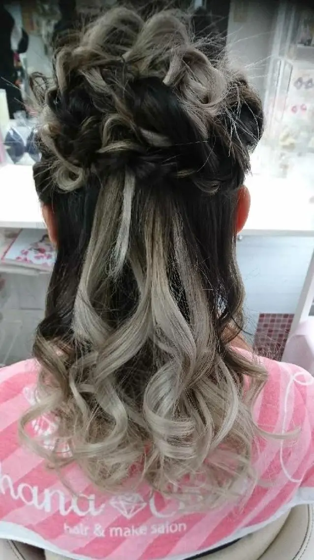 ロング ヘアアレンジ ハーフアップ 工藤 マユナのヘアスタイル