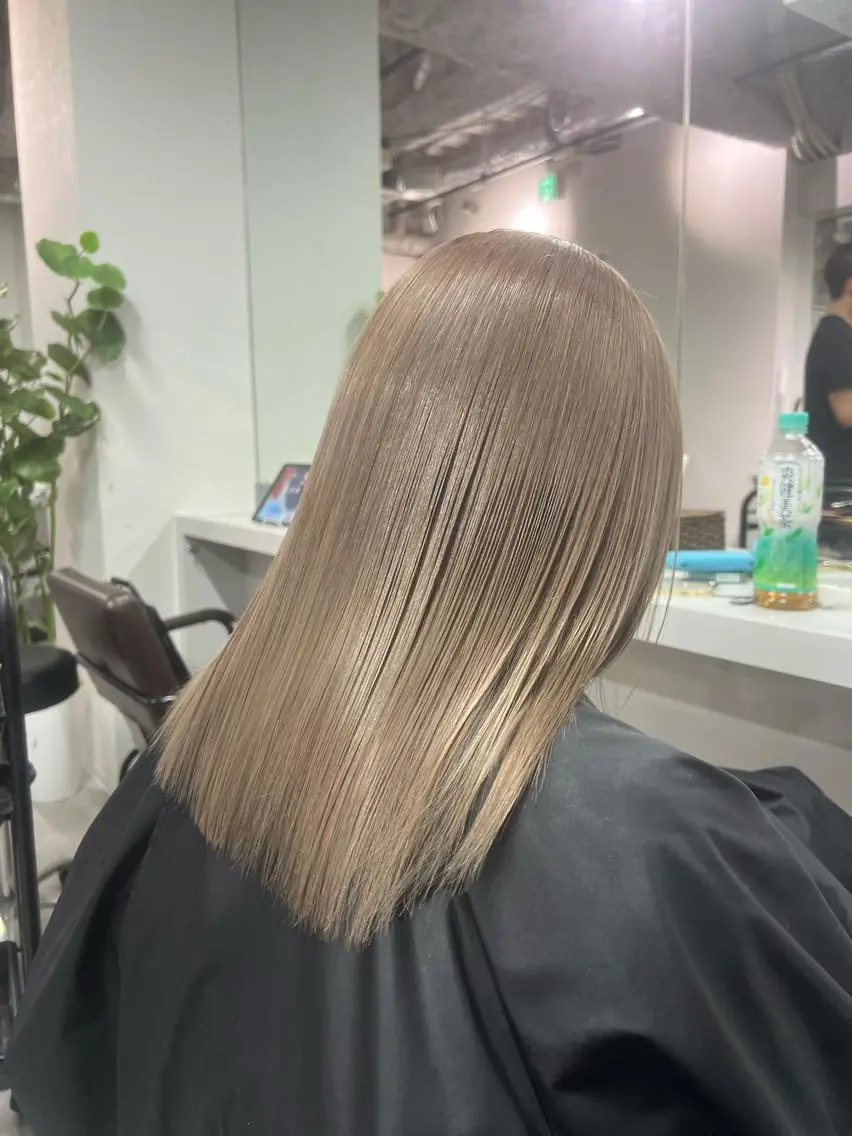 ミディアム カラー ヘアカラー トリートメント ハイトーン&髪質改善 &韓国エクステ🤎のヘアスタイル