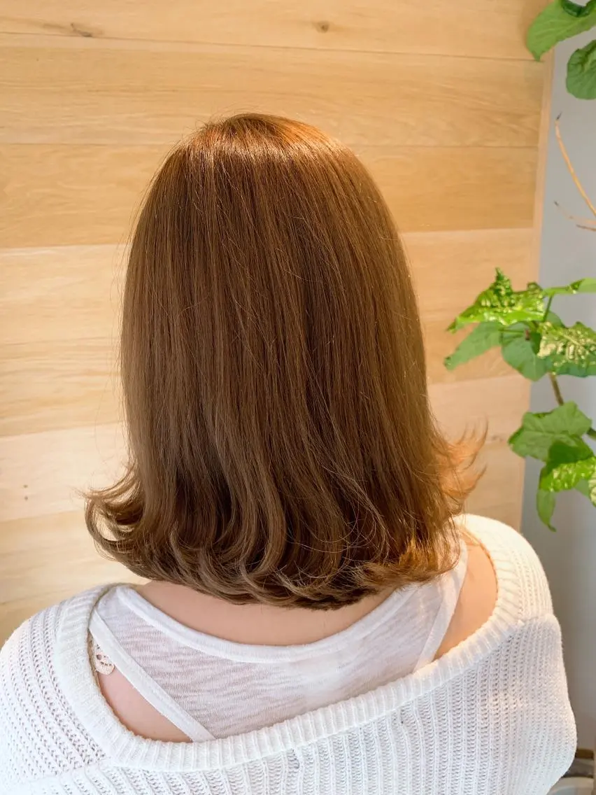 ミディアム カット ヘアカラー トリートメント ayano ．のヘアスタイル