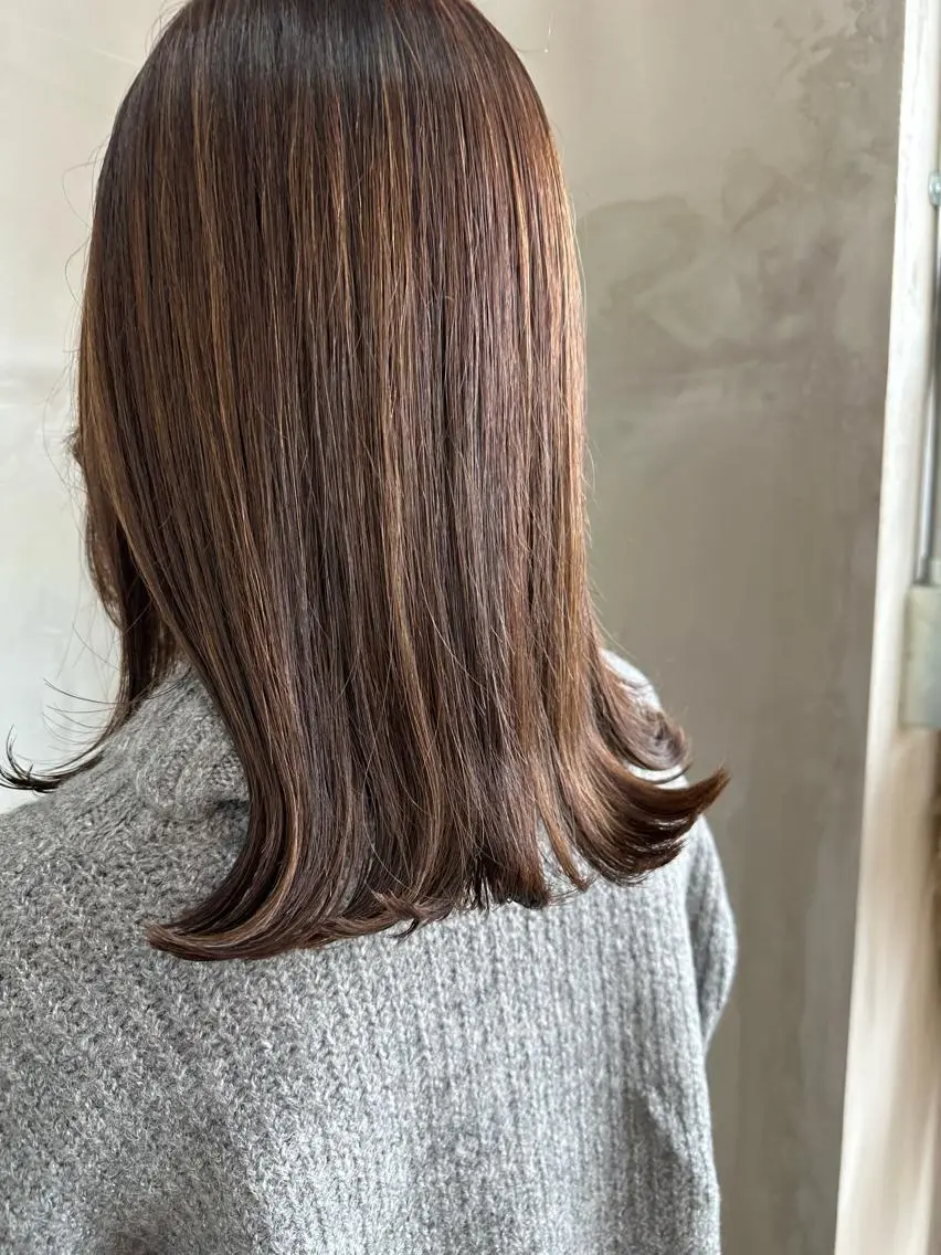 セミロング カット 益 佑夏のヘアスタイル