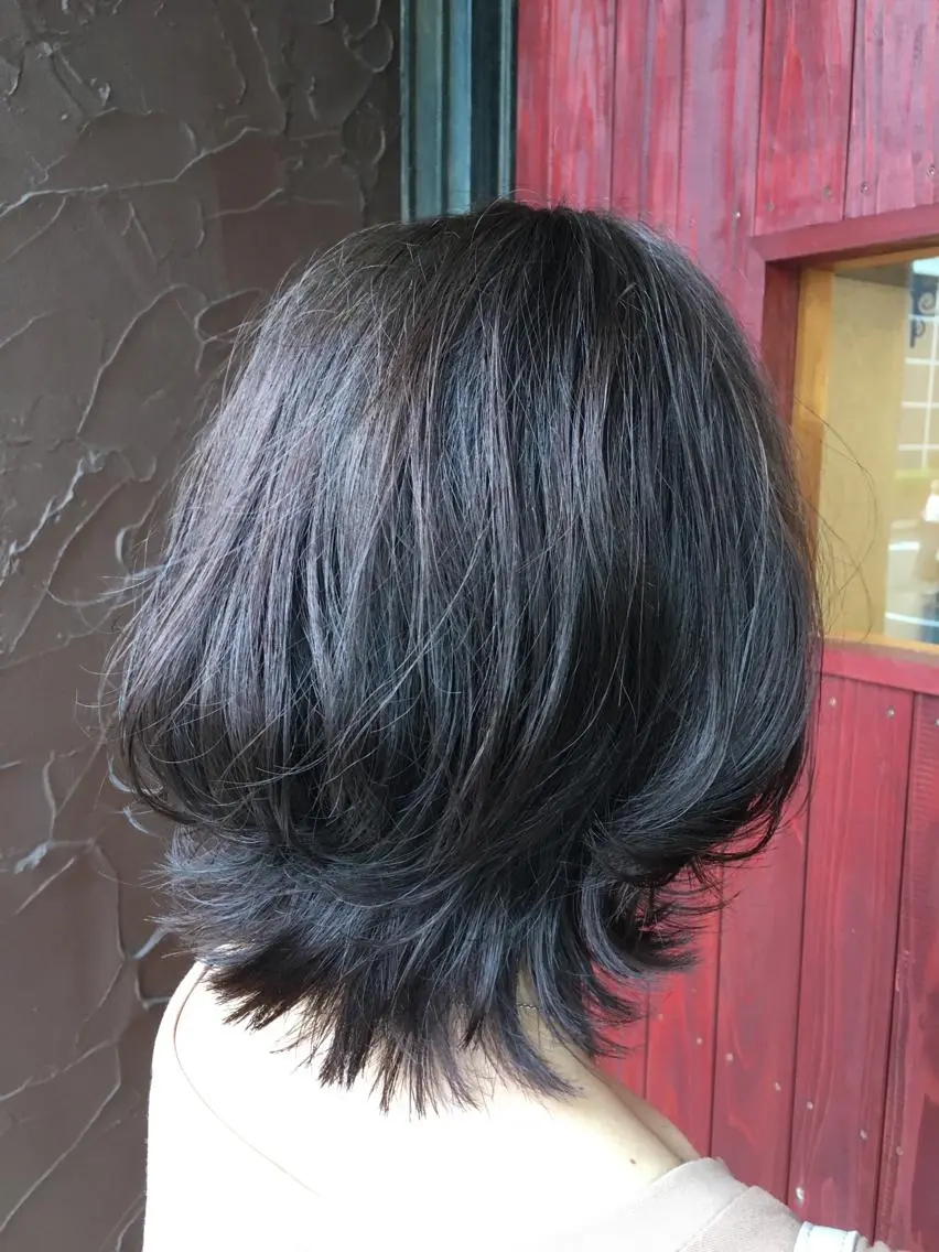 ミディアム カラー アッシュ アッシュグレー ブリーチ イルミナカラー ブリーチなしカラー plaatje 義見のヘアスタイル