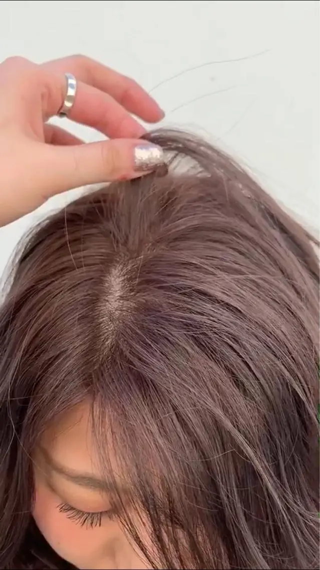 カラー 高梨 里穂のヘアスタイル