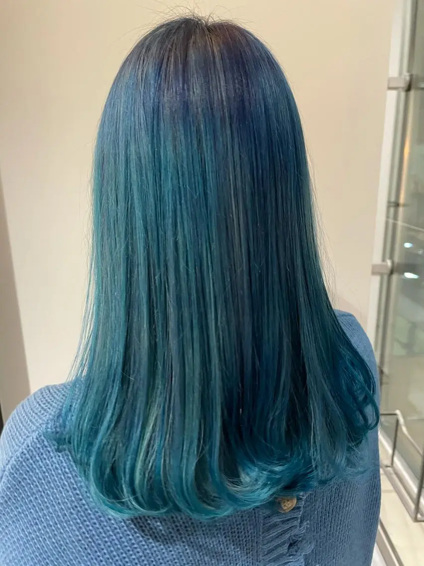 ミディアム 岩戸 新のヘアスタイル