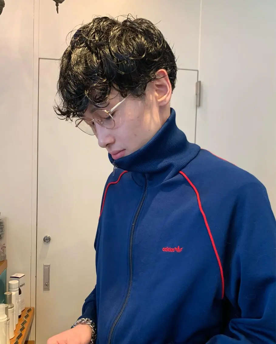 ショート パーマ メンズ グランジヘア 無造作ヘアHYUGAのヘアスタイル