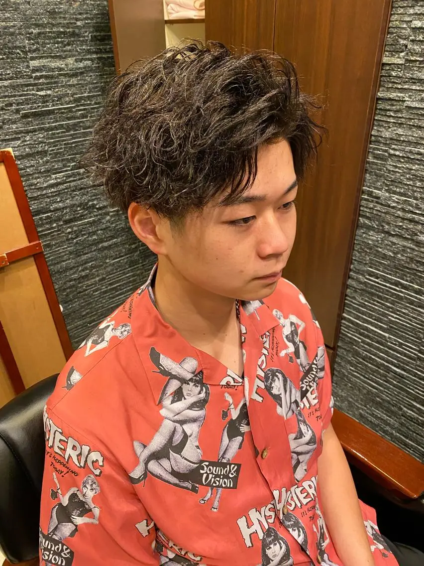 ミディアム パーマ メンズ 岡本 宗士のヘアスタイル