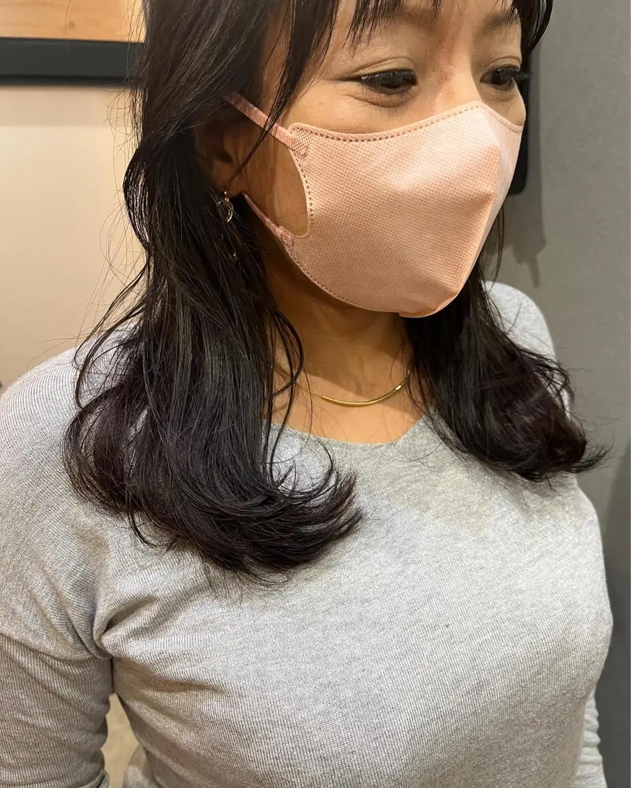 セミロング カラー パーマ ヘアアレンジ メンズ キッズ ネイル マツエク・マツパ アイブロウ メンズパーマ セミロングパーマ ブラウンカラー ケアカラー 透明感カラー 久木原 ゆりのヘアスタイル
