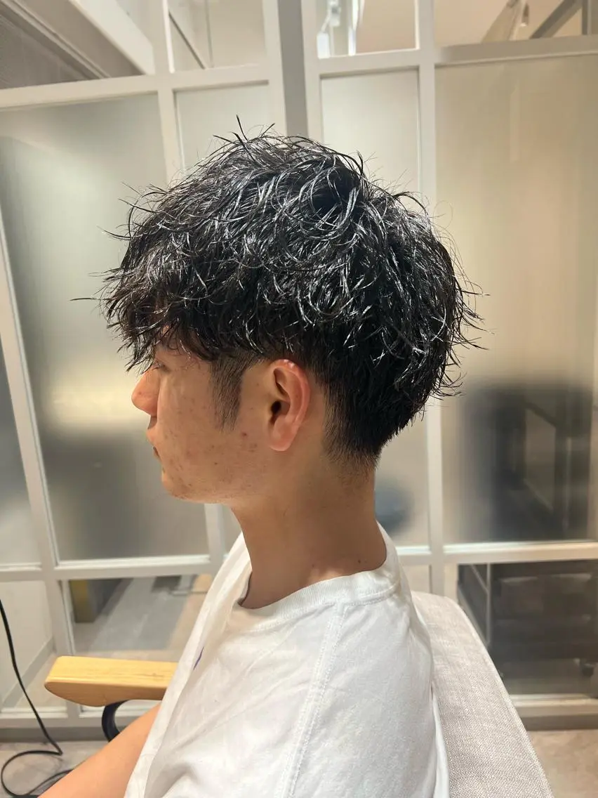 パーマ メンズ センターパート マッシュ メンズパーマ メンズショート ツイストスパイラルパーマ カット パーマ ⭕️メンズパーマ⭕️ 山口　裕太郎のヘアスタイル