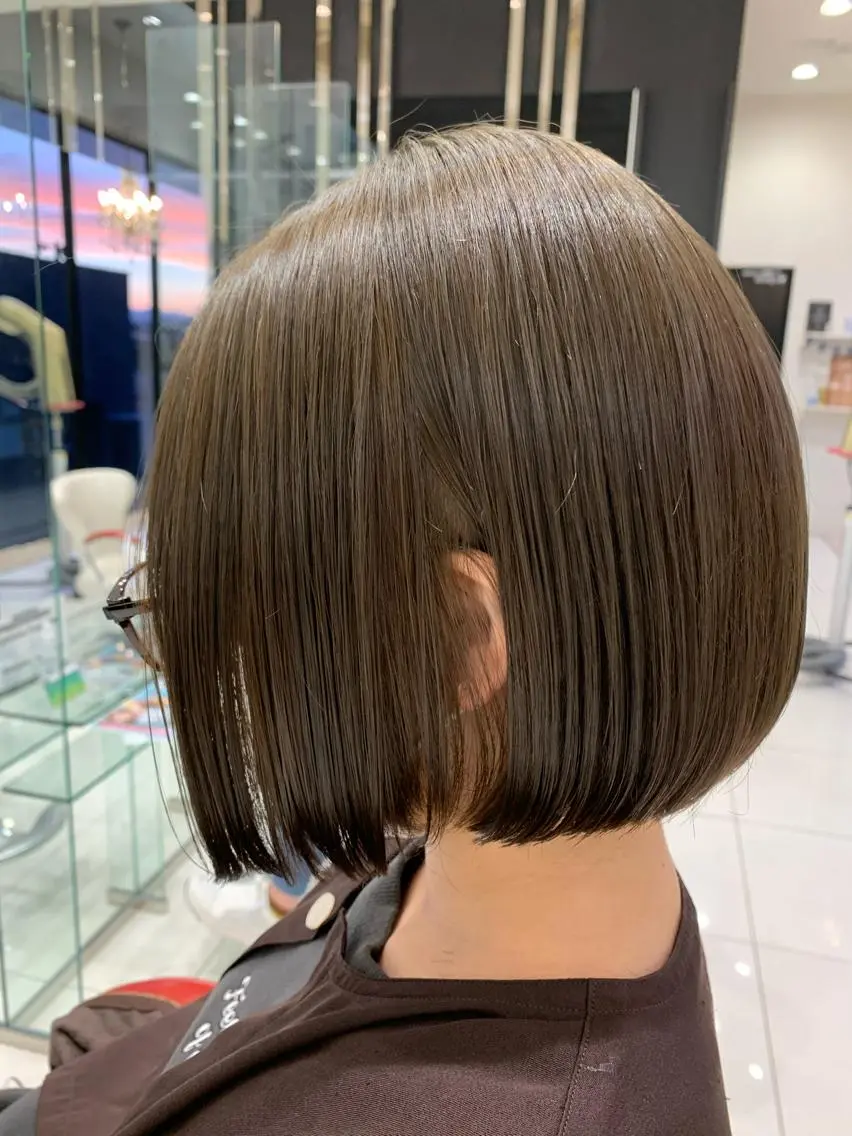 ショート ボブ カット ヘアカラー タカハシ ヨシヒトのヘアスタイル