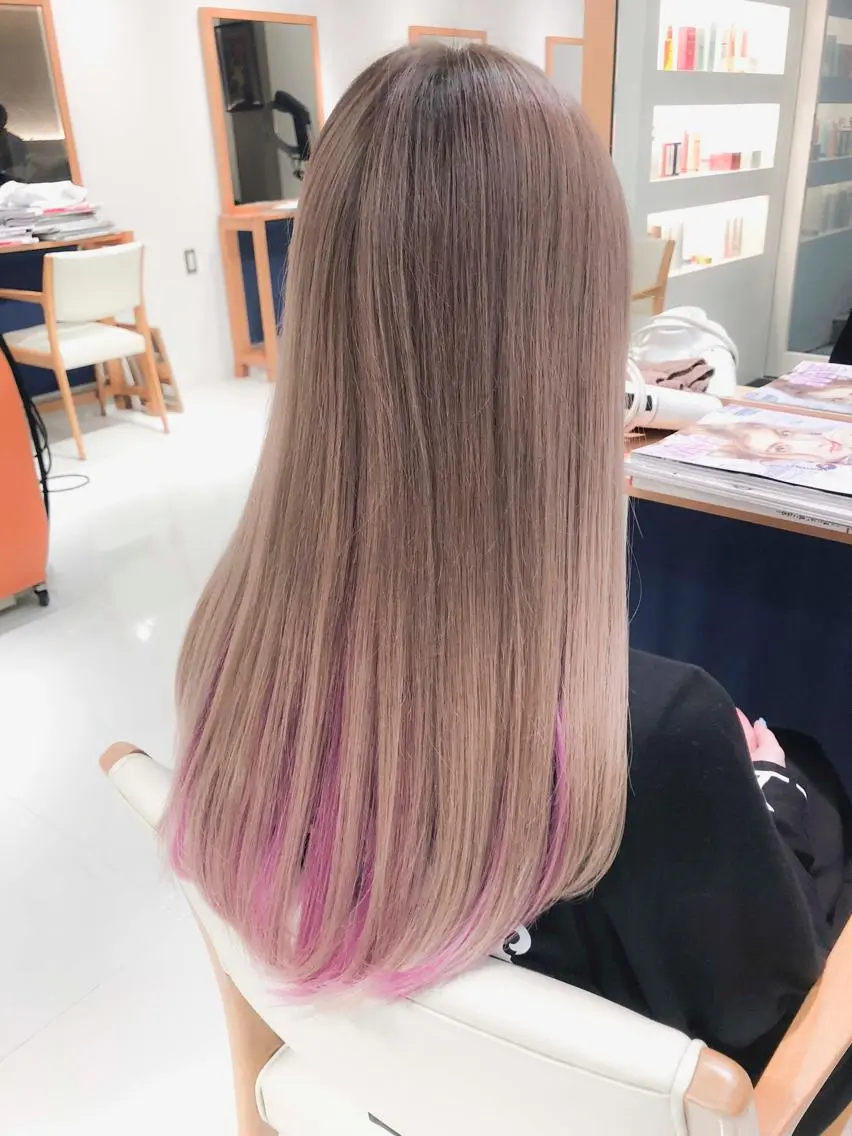 ロング カラー インナーカラー ピンクカラー Days 透明感カラーのヘアスタイル