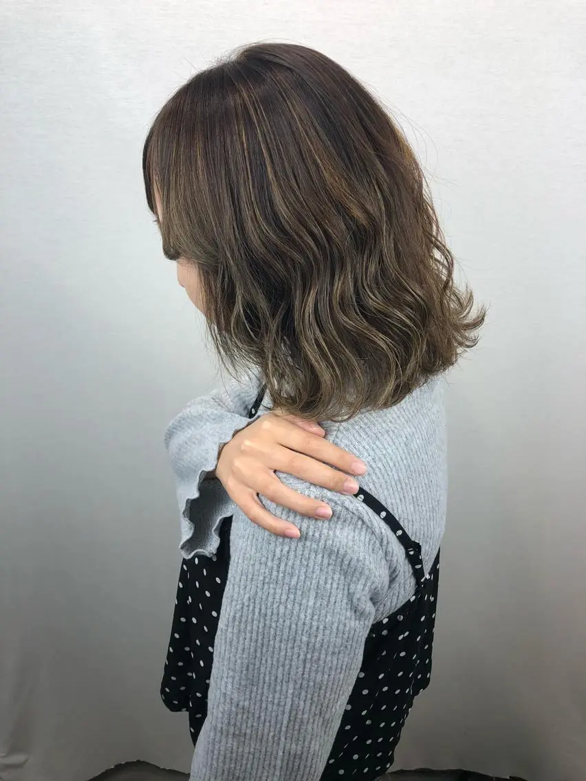 ミディアム カラー グレージュ ハイライトカラー ハイライト ヘアカラー 🤍2nd🤍田所 美希のヘアスタイル
