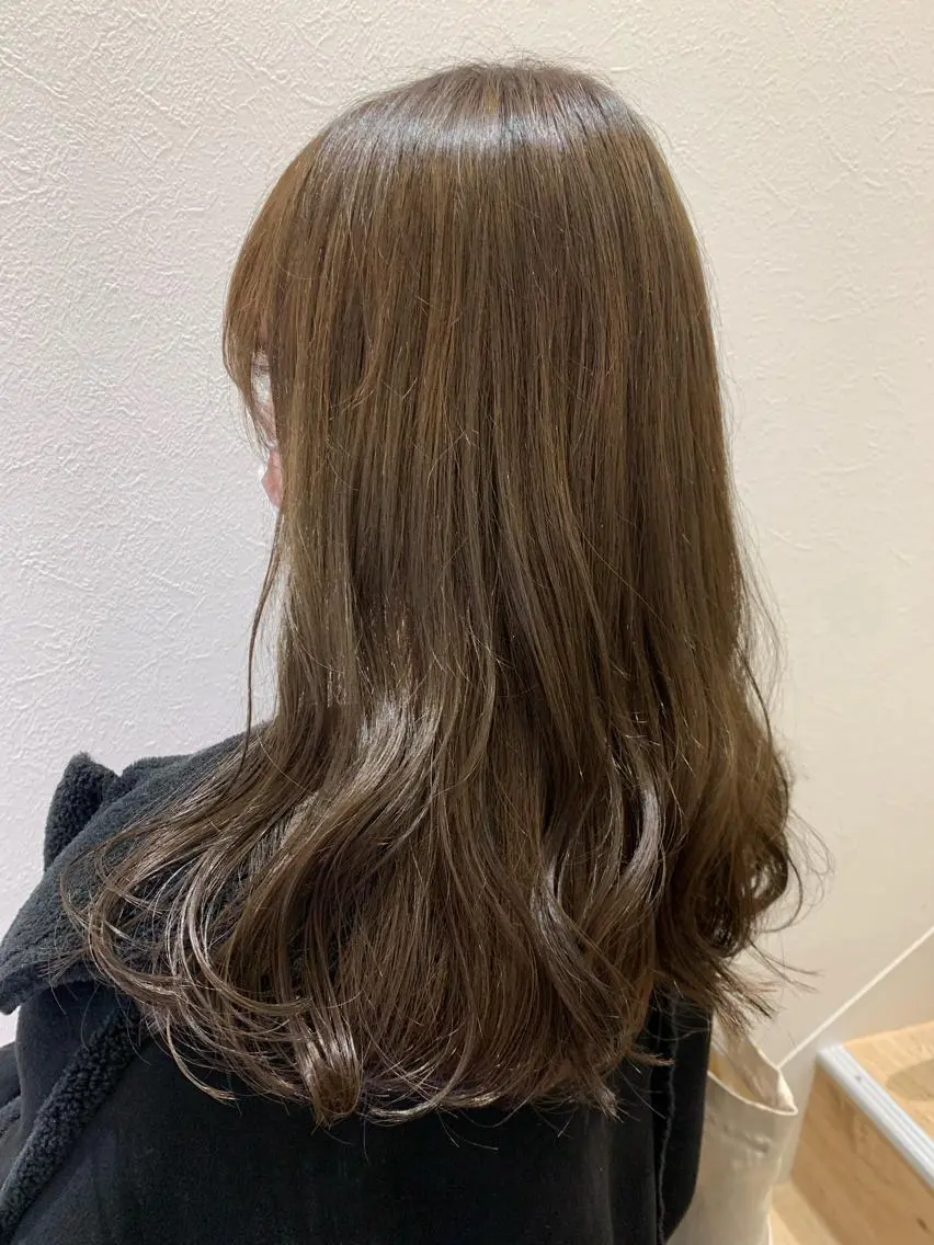 ロング カラー ベージュカラー オリーブベージュ hubhair レイヤー/透明感のヘアスタイル