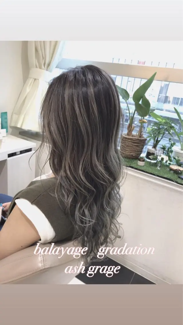 セミロング カラー アッシュ アッシュグレー アッシュグレージュ バレイヤージュ グラデーションカラー カット ヘアカラー 山崎俊輔/髪質改善 /バレイヤージュのヘアスタイル