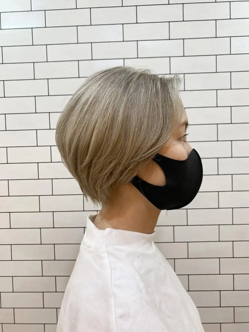 ショート カラー ブリーチ ブロンド ハイトーンカラー ショートヘア ヘアカラー TAI透明カラー 柔らかい縮毛矯正のヘアスタイル