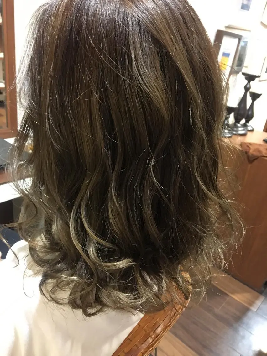 カラー 【mokuオーナー】 ちはるのヘアスタイル
