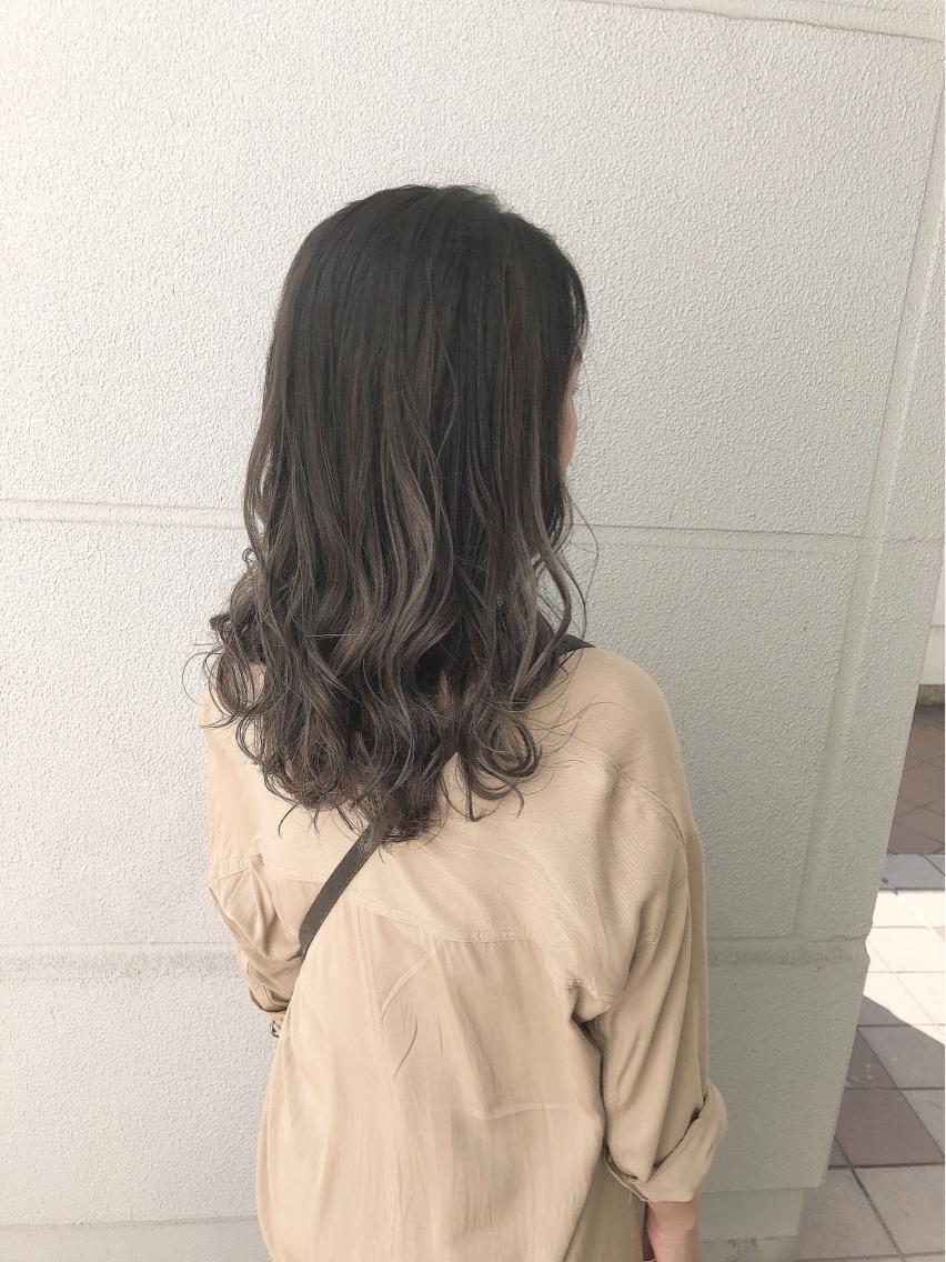 ミディアム 岸川 恭子のヘアスタイル