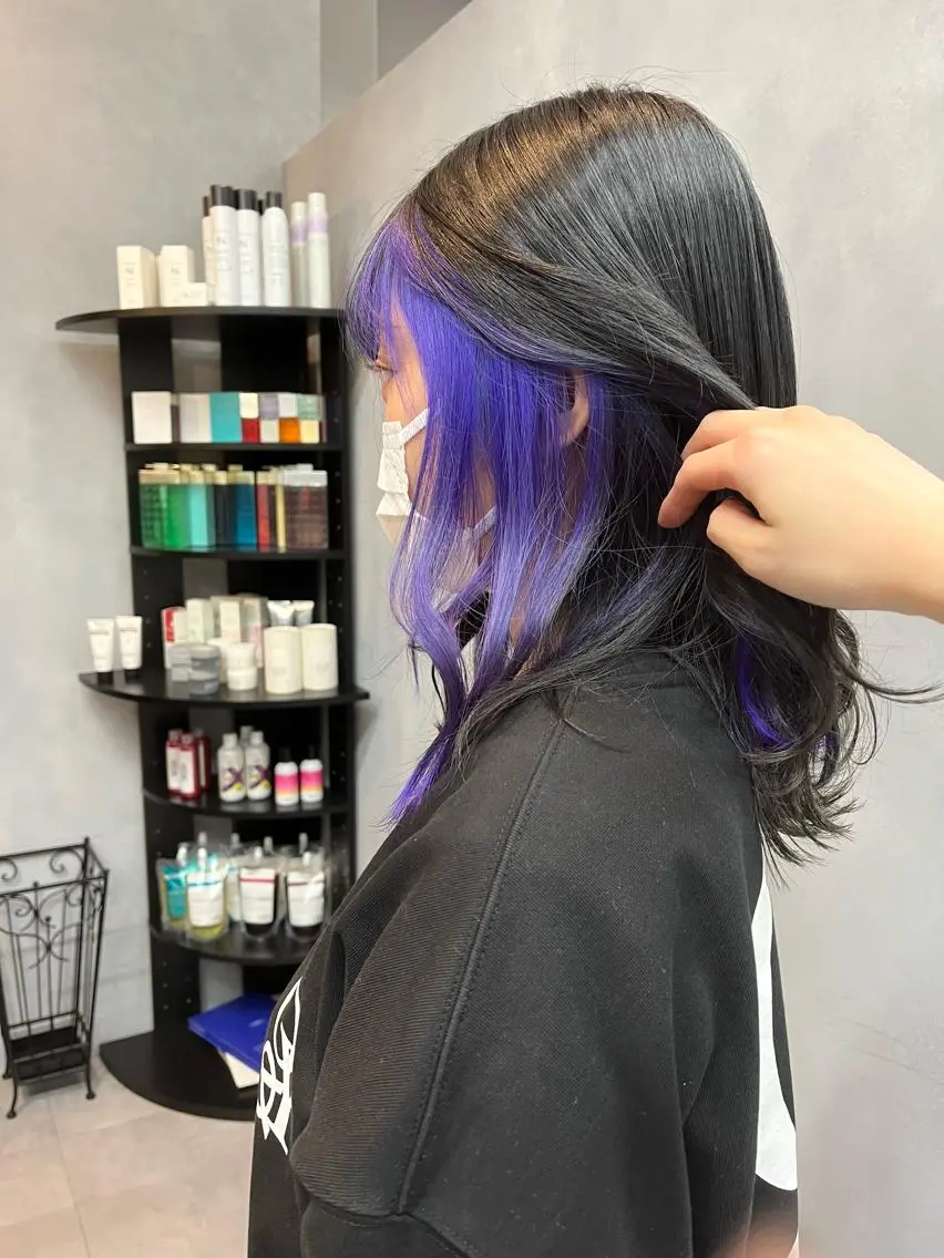 セミロング カラー インナーカラー カット ヘアカラー 🎀♥️推しカラー tomoka💜🍭のヘアスタイル