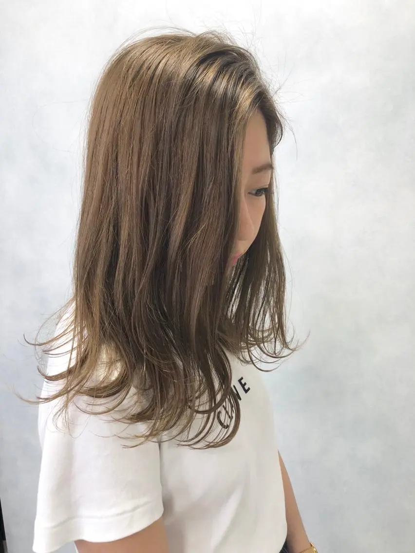 ミディアム 外国人風カラー ハイライト レイヤーカット カット ヘアカラー トリートメント 小澤大輔 YOLO hairのヘアスタイル