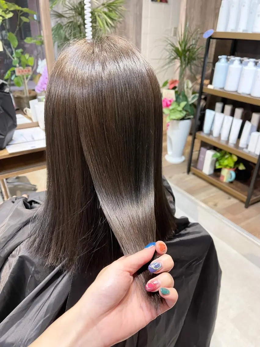 セミロング カラー グレージュ 髪質改善で 憧れの潤艶美髪にのヘアスタイル