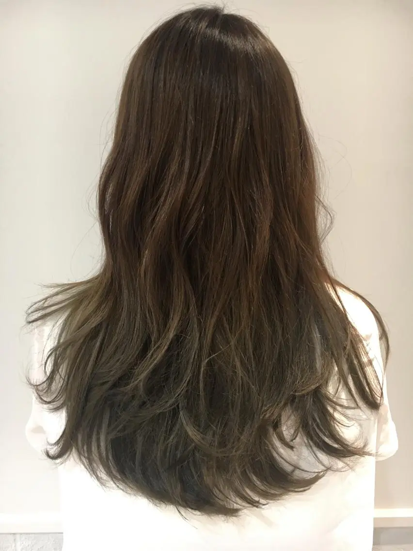 ロング カラー グラデーションカラー 江原 彩華のヘアスタイル
