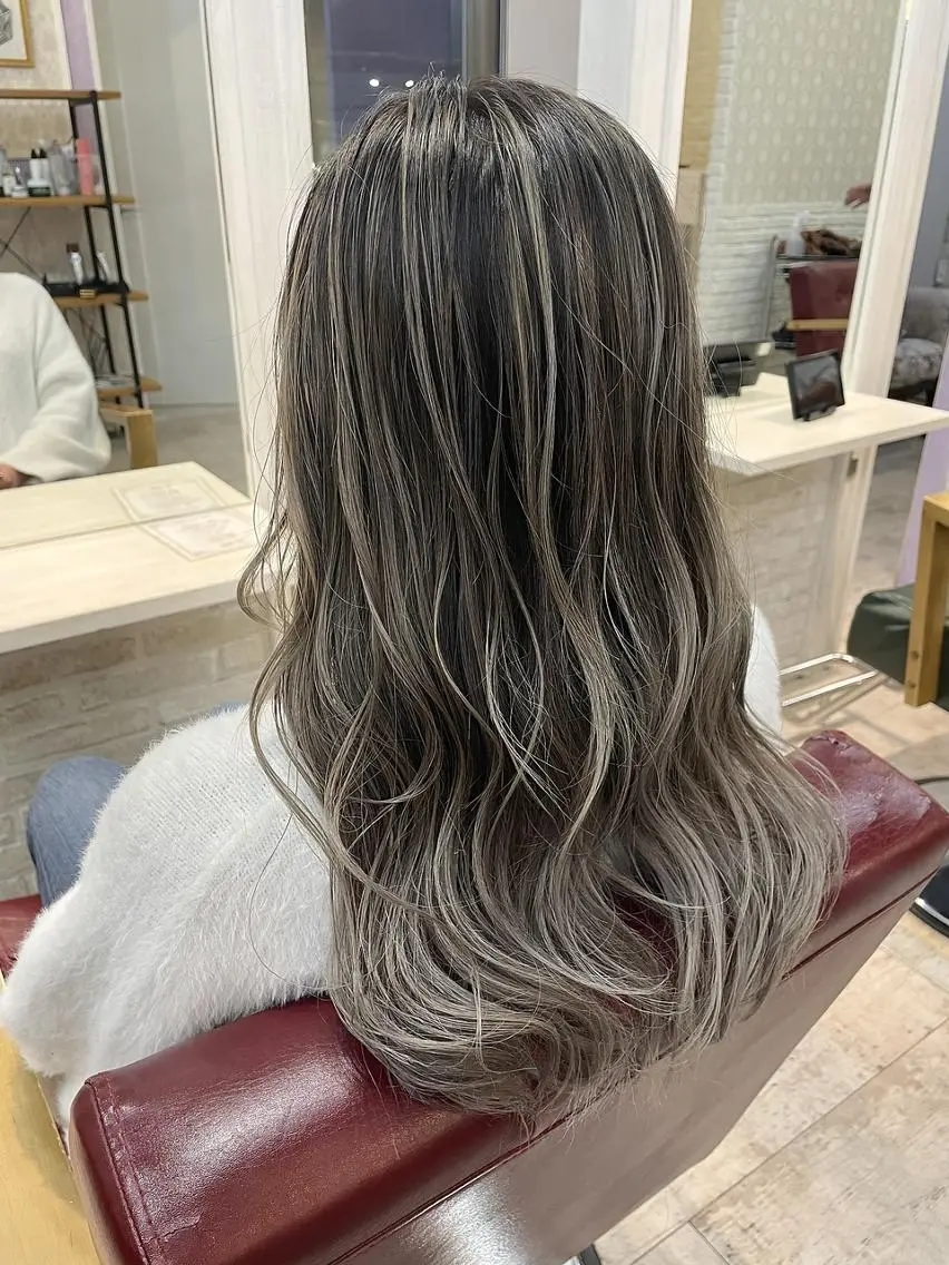 セミロング カラー バレイヤージュ レイヤーカット ANGELICA JR奈良店のヘアスタイル