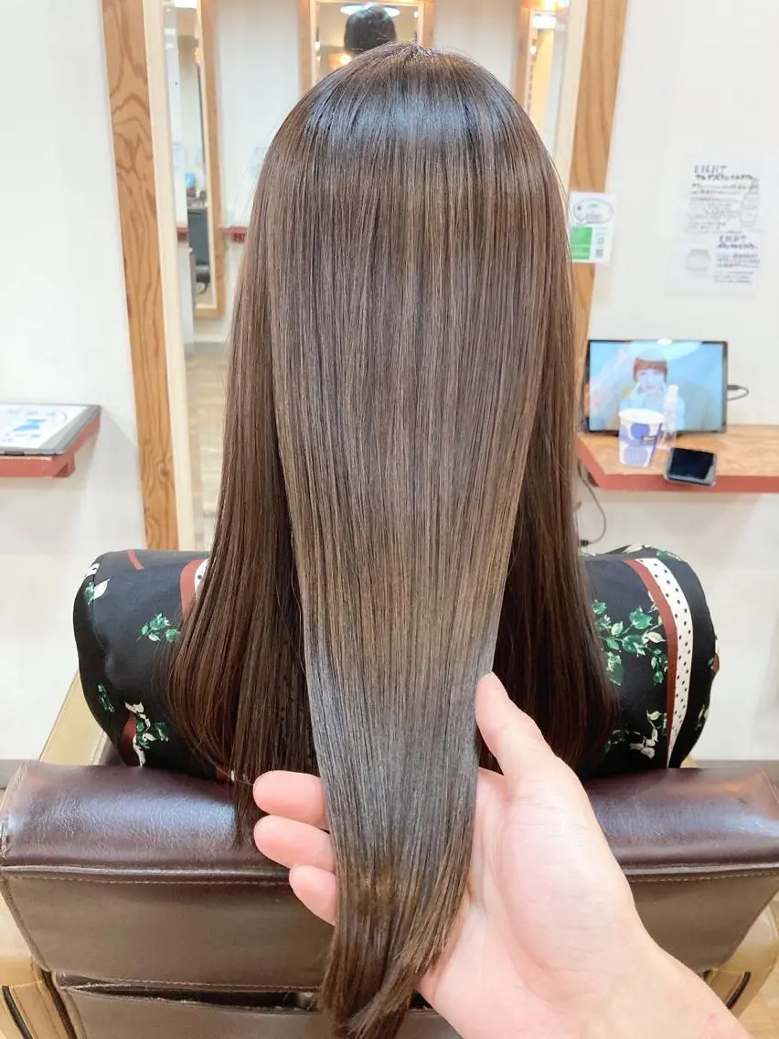 セミロング KASHI|顔まわり ×艶髪プロデューサーのヘアスタイル