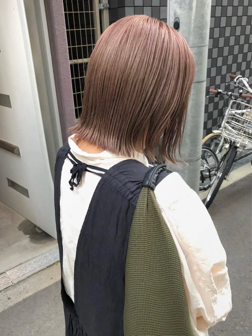 ミディアム カラー 切りっぱなしボブ ブリーチ ボブ wカラー 指名No1かけるのヘアスタイル