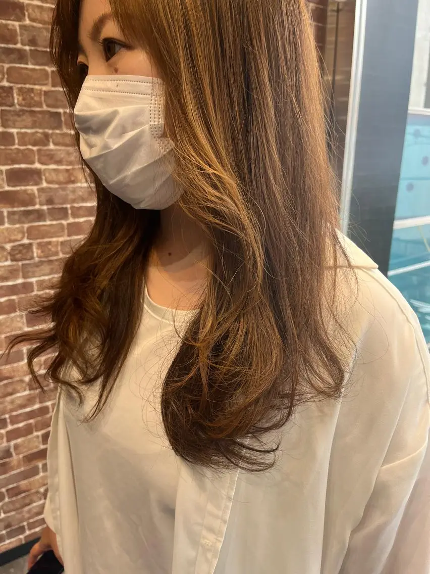 セミロング カラー パーマ ヘアアレンジ メンズ キッズ ネイル マツエク・マツパ アイブロウ メンズパーマ セミロングパーマ ブラウンカラー ケアカラー 透明感カラー 久木原 ゆりのヘアスタイル